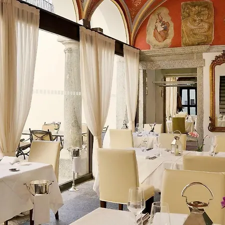 Boutique La Rinascente فندق 3*